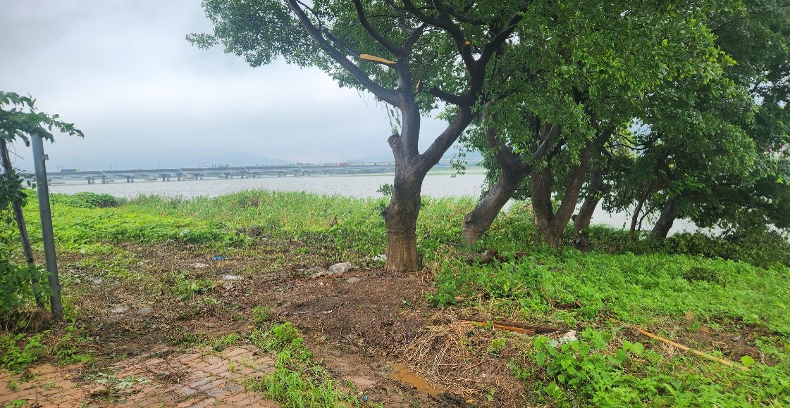 출입문B 및 메쉬헨스설치